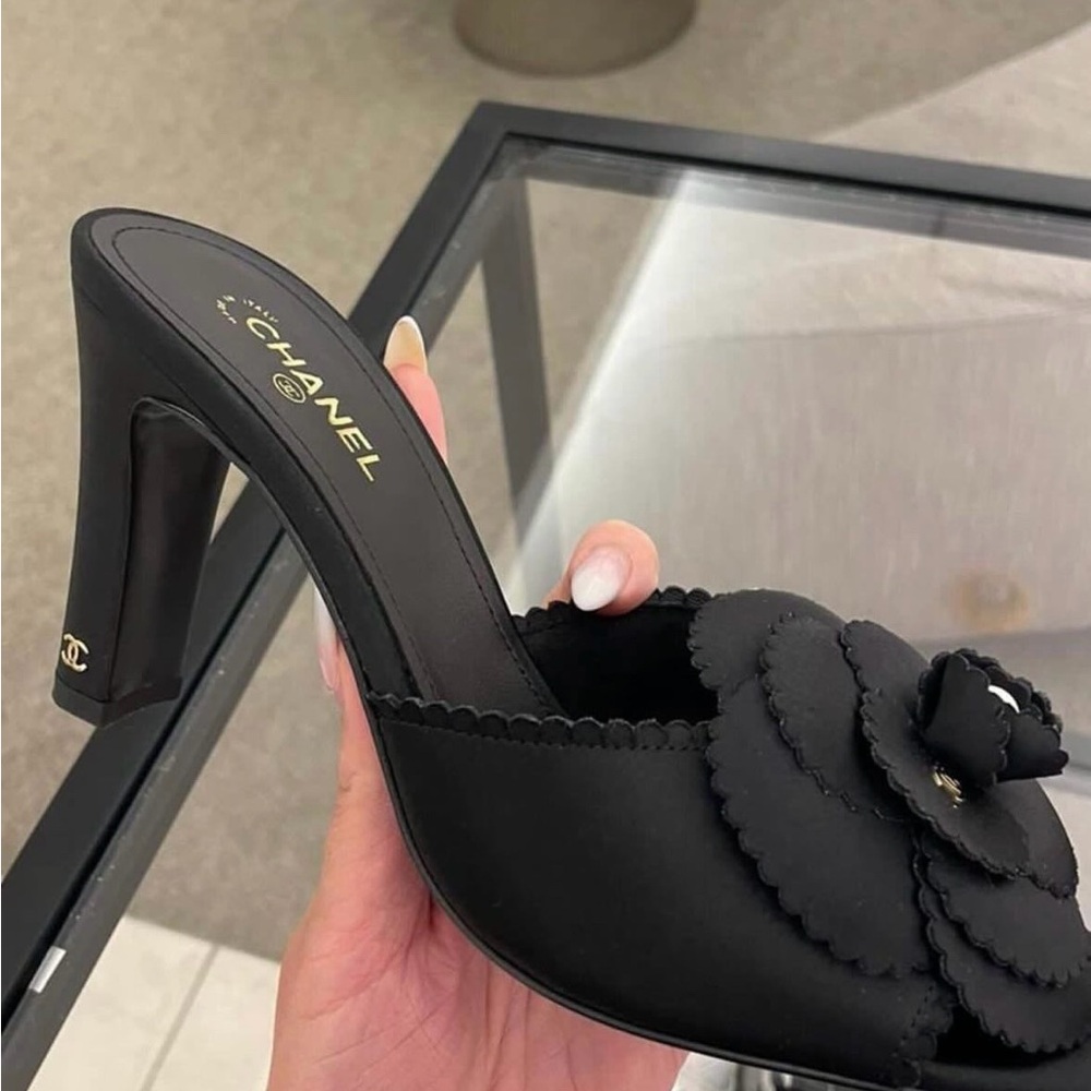 CHANEL Camilla Twist Heeled Mules